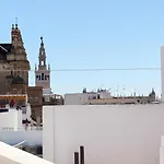 Atico Centrico Con Balcones Y Vistas A La Giralda Apartment *